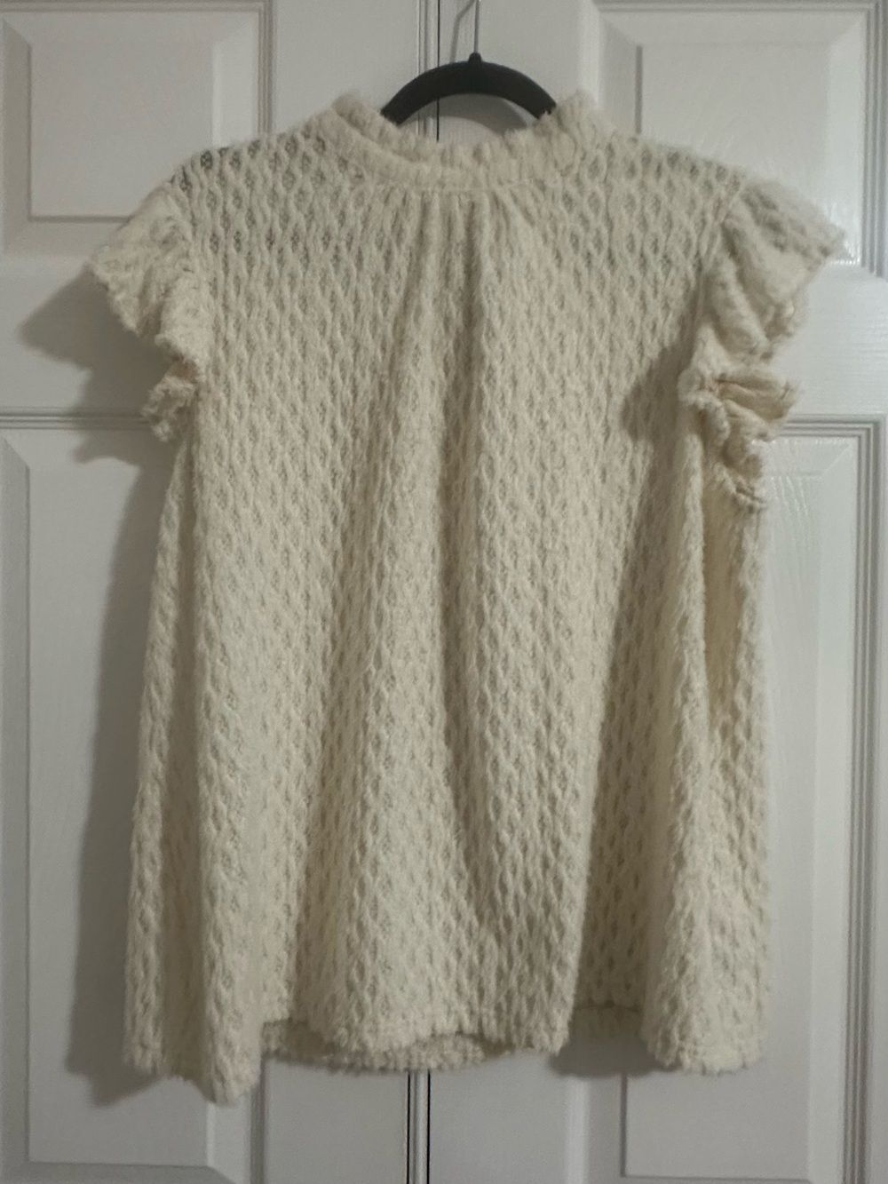 Women's Cream Textured Flutter-Sleeve Top